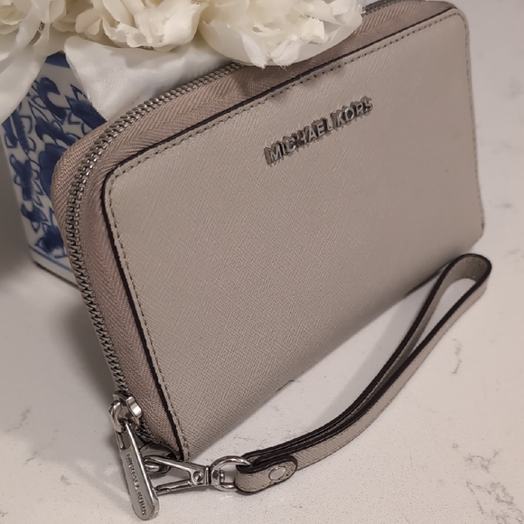 Michael Kors Light Beige Wristlet - Picture 3 of 8